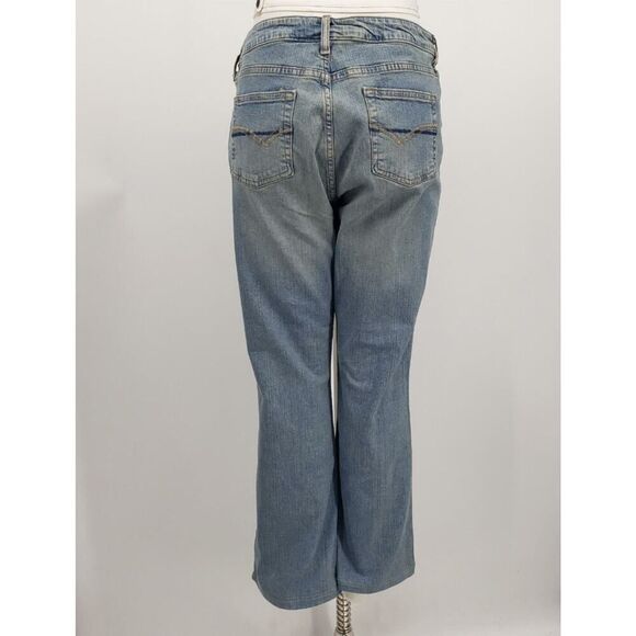 Arizona Jeans Women's Size 17 Mid-Rise Short Light Wash Stone Wash Altered Hem - Picture 5 of 8